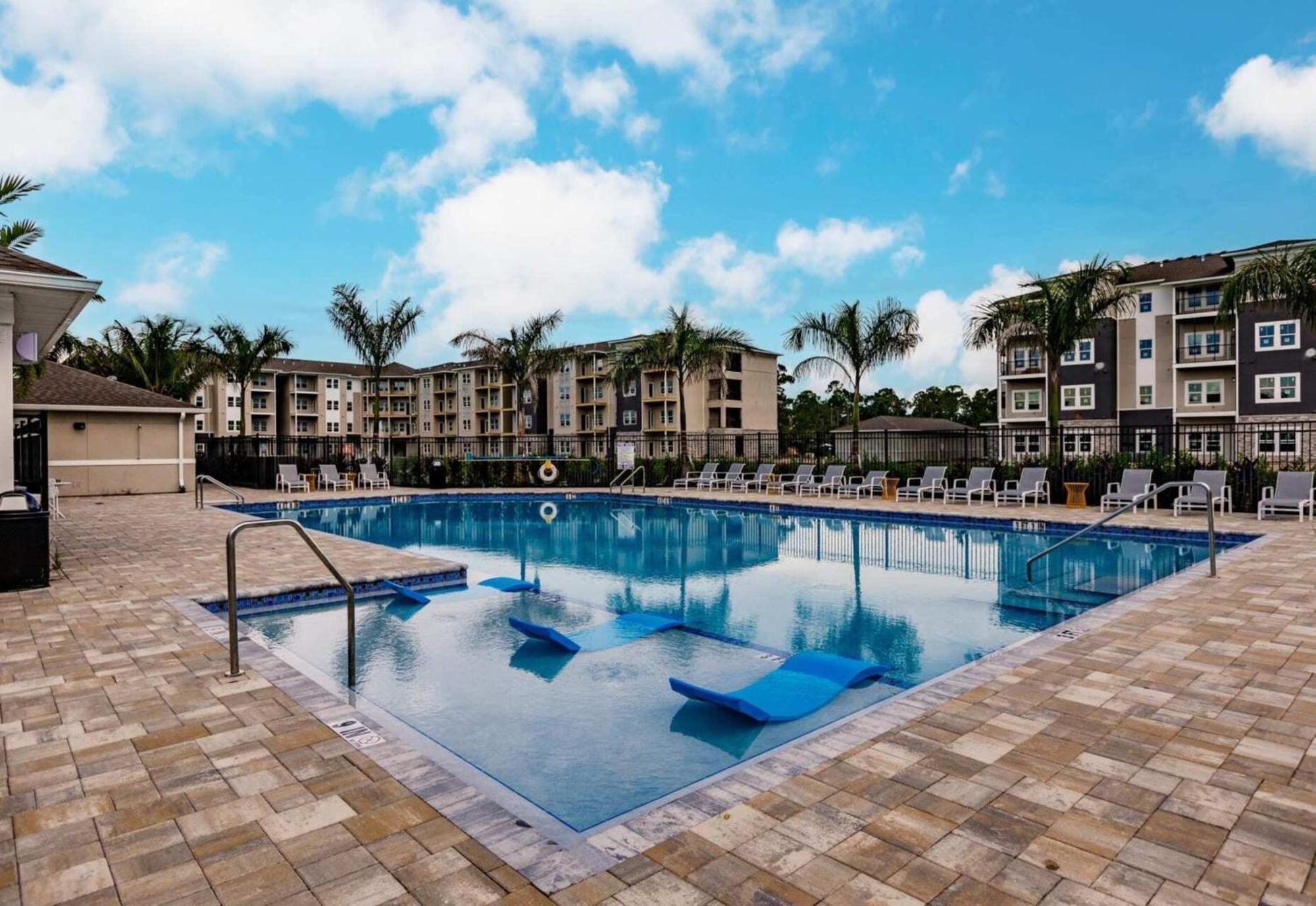 The Vantage Apartments By Barsala Cape Coral Exteriör bild